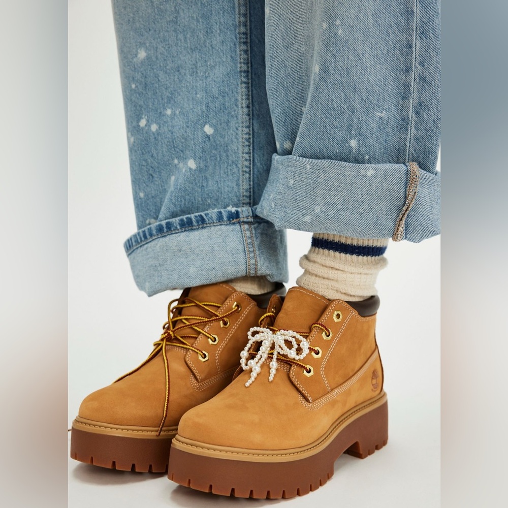 Timberland Midi Lace-Up Boots - On Trend for Fall 2026 - Size 9 - Pre-Owned